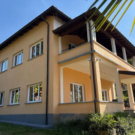 Vista - Villla Giulia 5 Min Loopafstand Tot Het Apartament Porto Valtravaglia